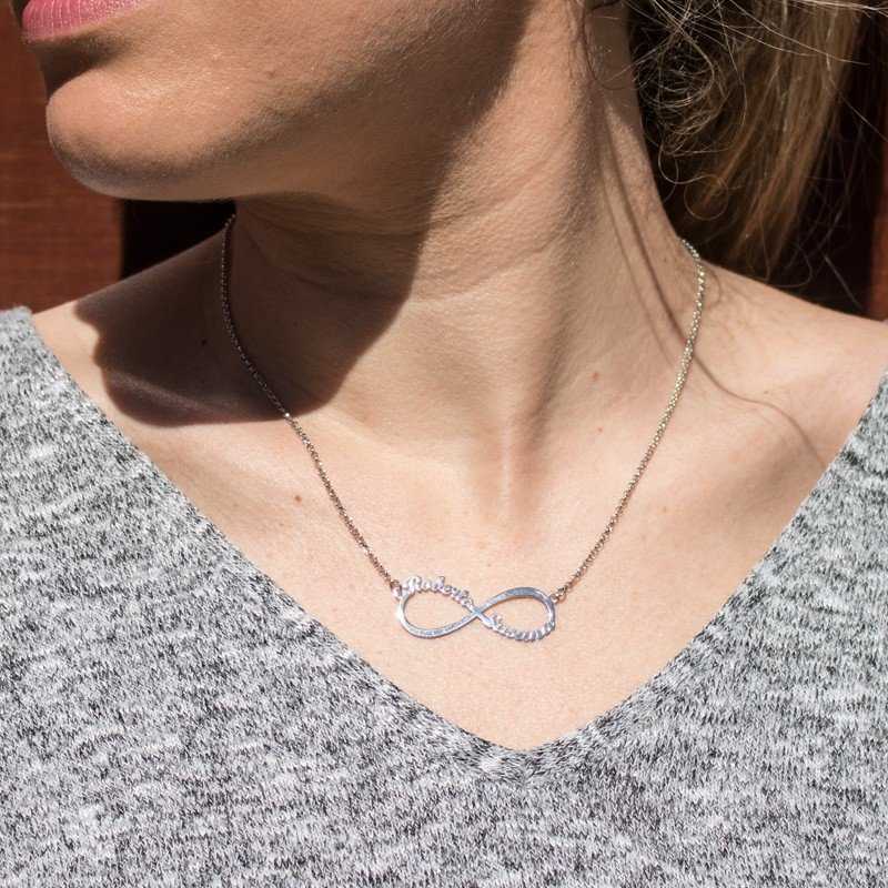 Gargantilla Infinito con Nombres en Plata modelo